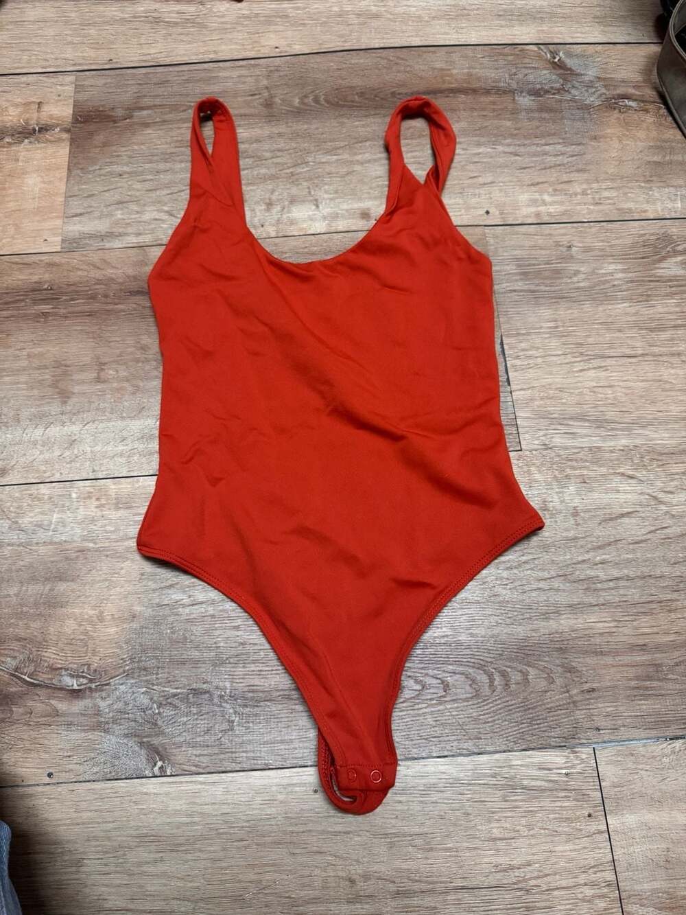 Summer chic Aritzia Babaton Red Sleeveless Bodysuit Size S